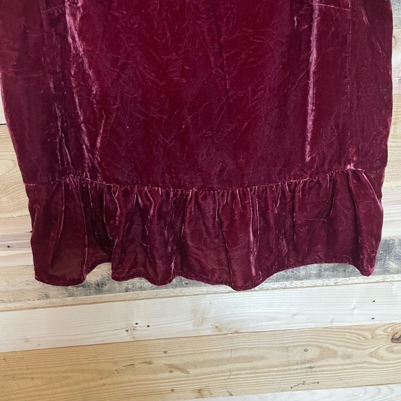 J.Crew size12 Scoop Neck Rich Burgundy Soft Velvet Sleeveless Blouse with Button - Picture 4 of 7